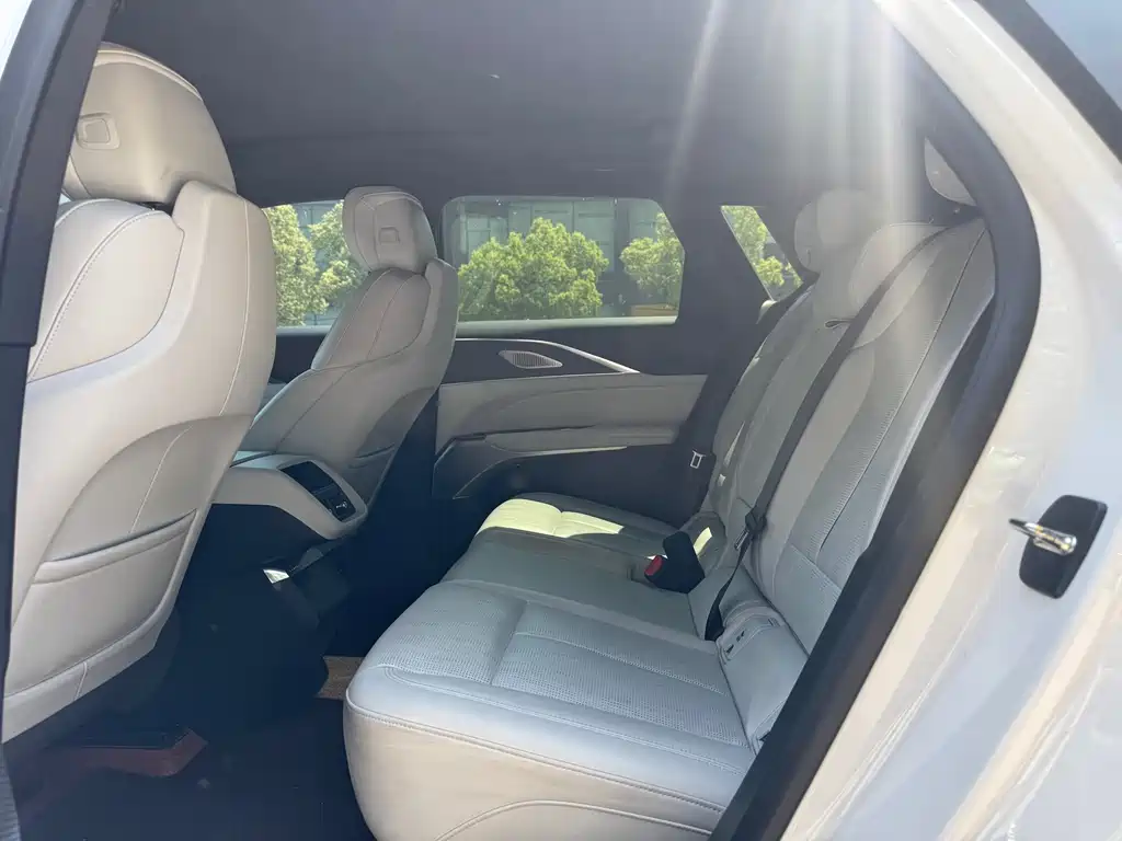 Cadillac IQ 2024 Luxury