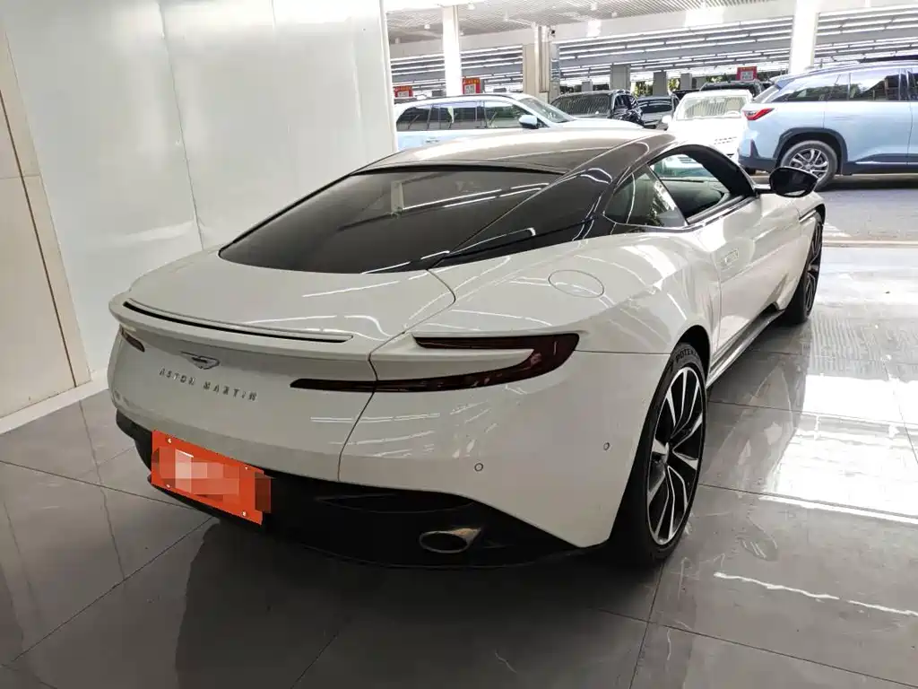ASTON MARTIN DB11