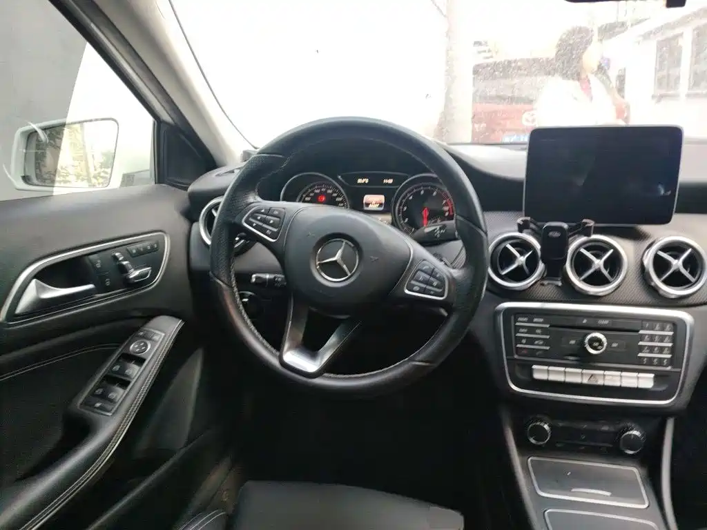 Mercedes-Benz GLA — миниатюра 11
