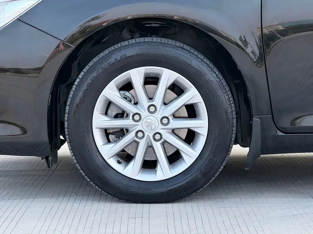 Toyota Camry — миниатюра 16