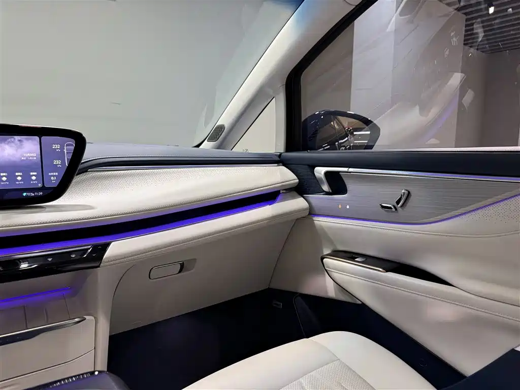 BUICK GL8 NEW ENERGY