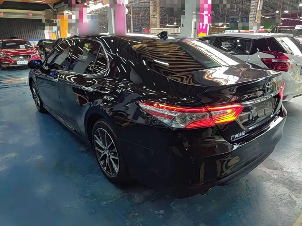 Toyota Camry — миниатюра 5