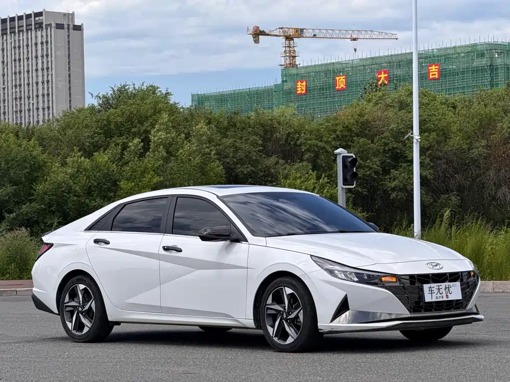 Hyundai Elantra 2022 240TGDi DCT LUX Luxury