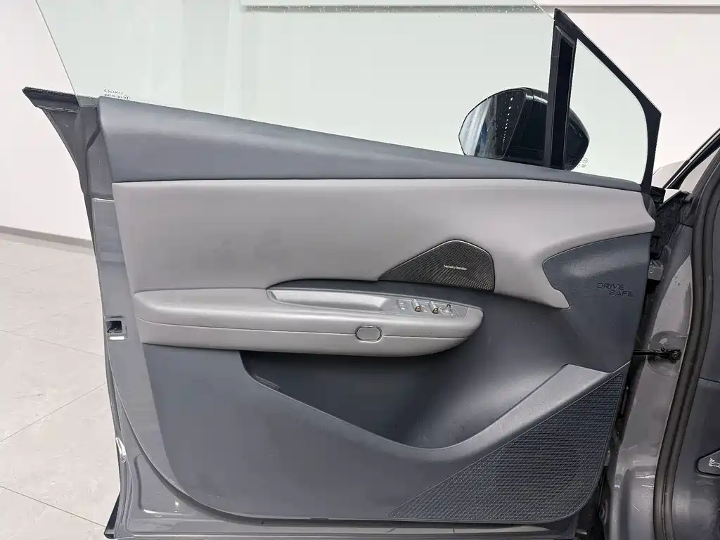 Lynk & Co Z20 — миниатюра 16