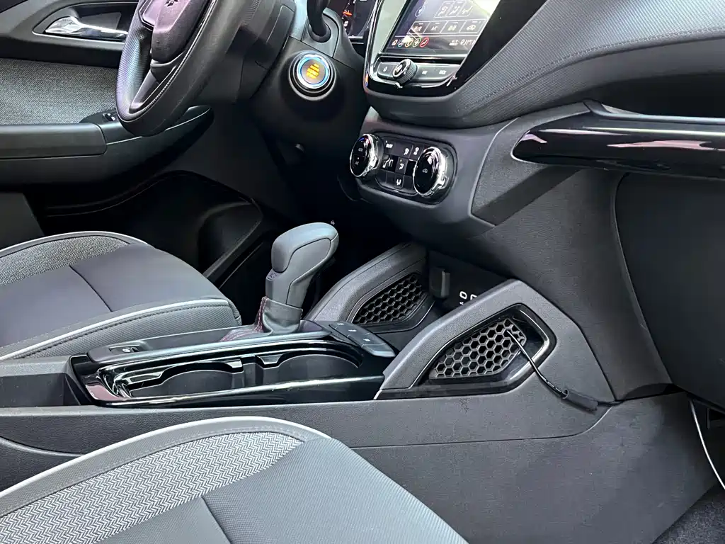 Chevrolet Tracker — миниатюра 15