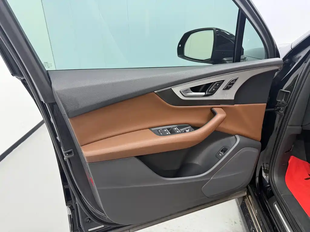 Audi Q7 — миниатюра 12