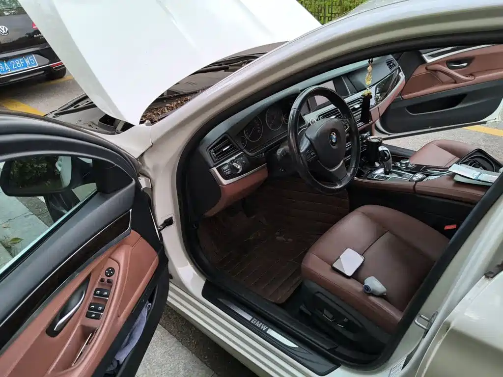 BMW 5 Series — миниатюра 13