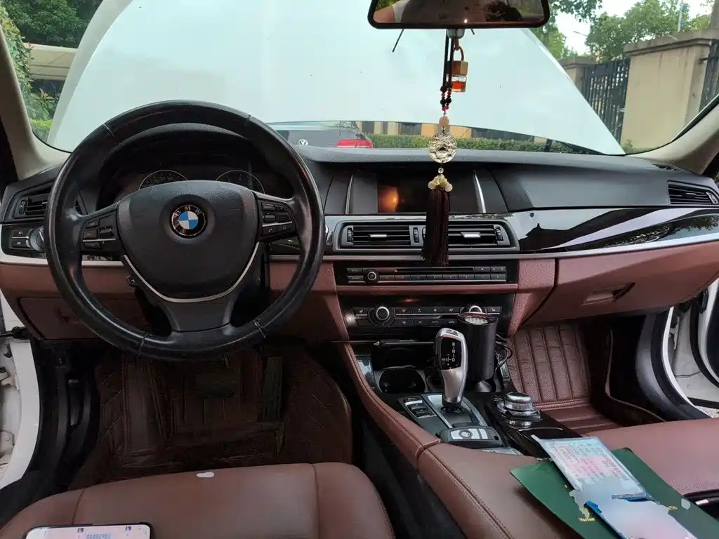 BMW 5 Series — миниатюра 6