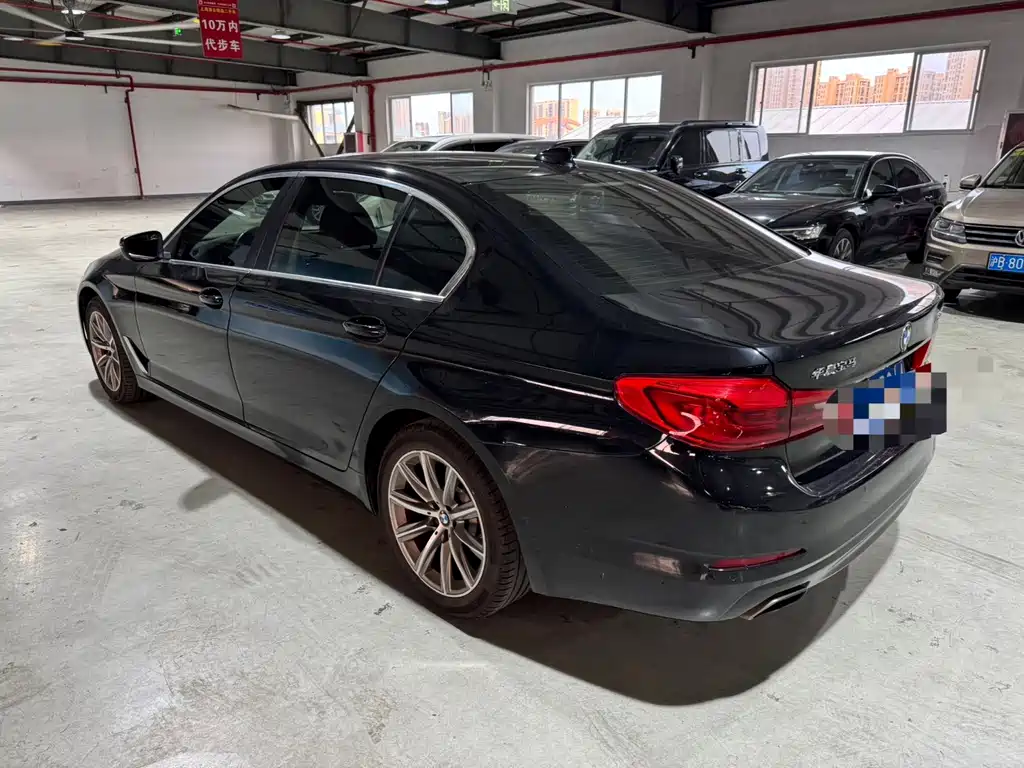 BMW 5 Series — миниатюра 2