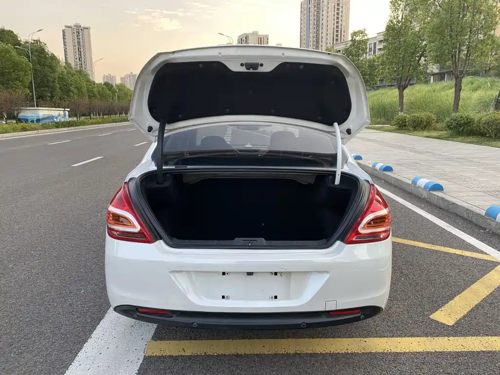 Peugeot 308 — миниатюра 15