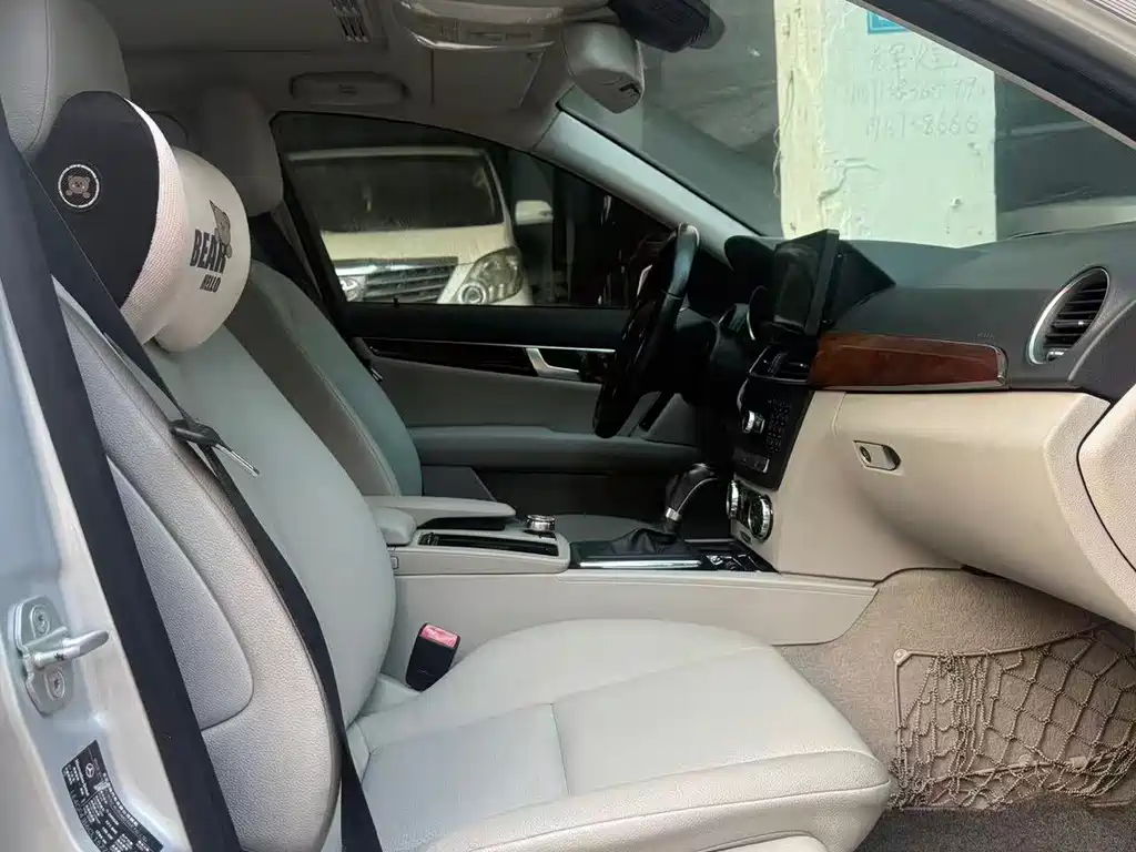 Mercedes-Benz C-Class — миниатюра 13