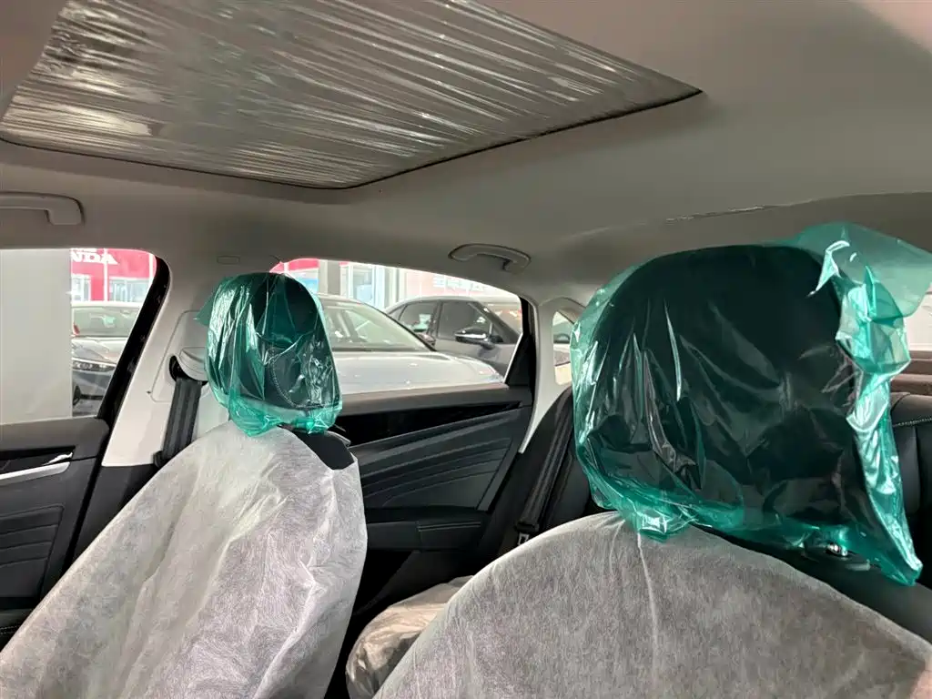 Volkswagen 帕萨特插电混动 — миниатюра 17