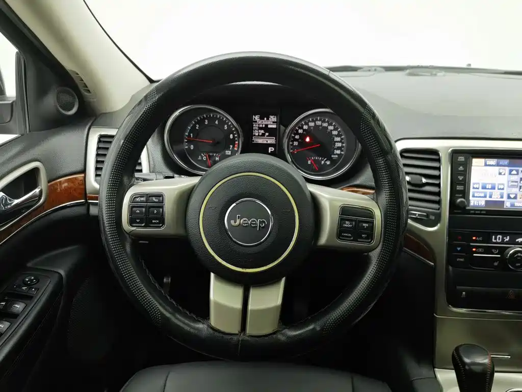 Jeep Grand Cherokee (Import) — миниатюра 11