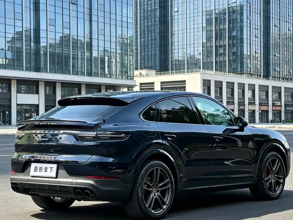 Porsche Cayenne — миниатюра 9
