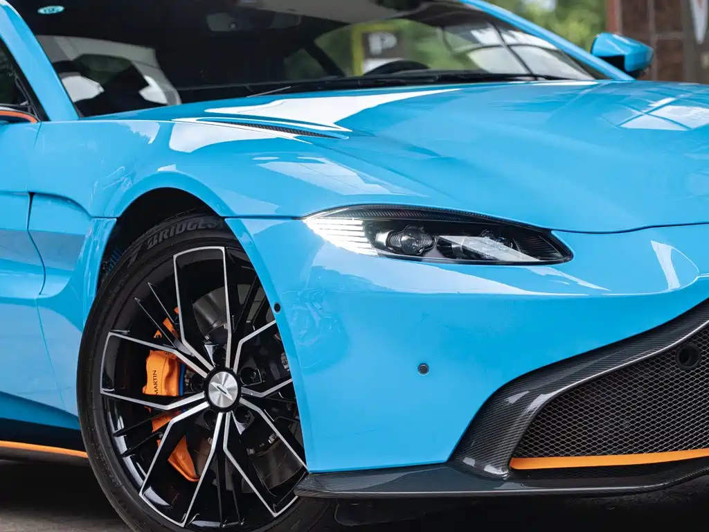 Aston Martin V8 Vantage — миниатюра 4