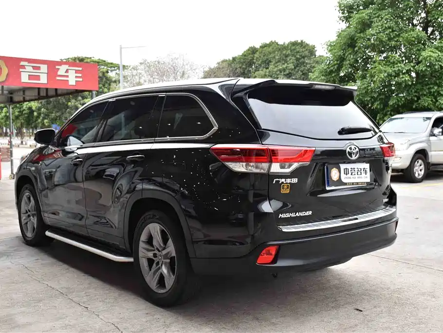 TOYOTA HIGHLANDER