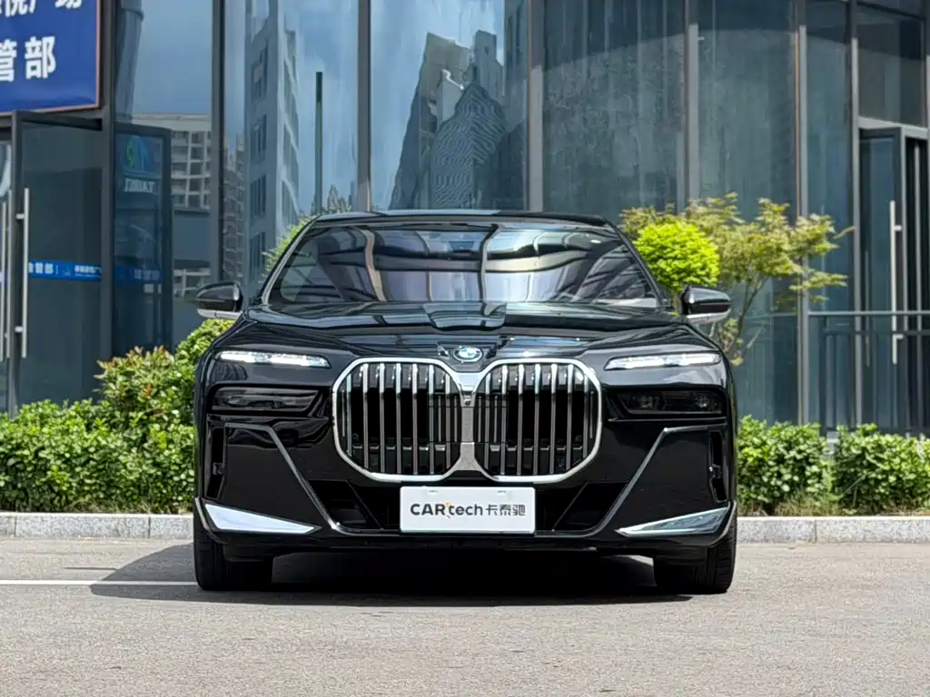 BMW 7 Series — миниатюра 2