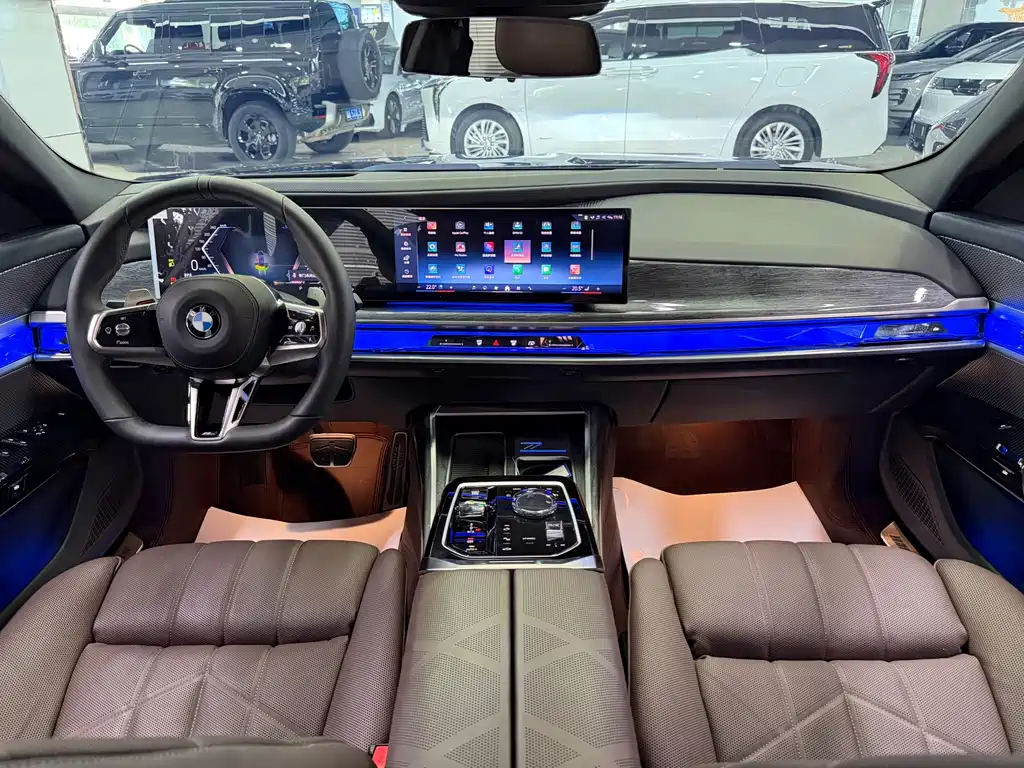 BMW 7 Series — миниатюра 8