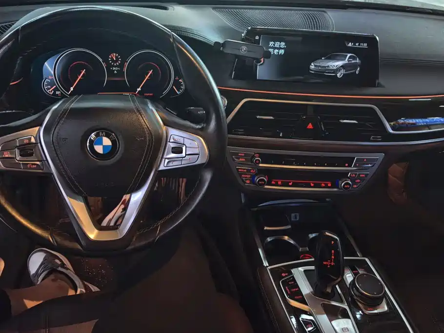 BMW 7 Series — миниатюра 12