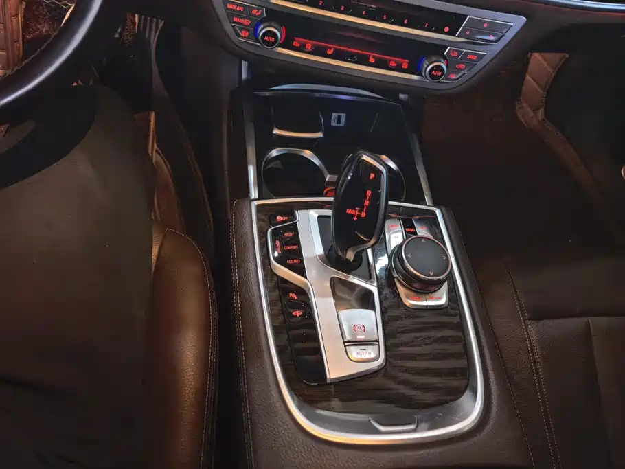 BMW 7 Series — миниатюра 16