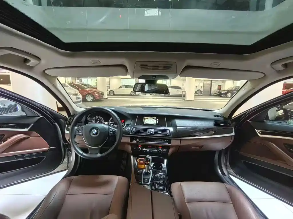 BMW 5 Series — миниатюра 8