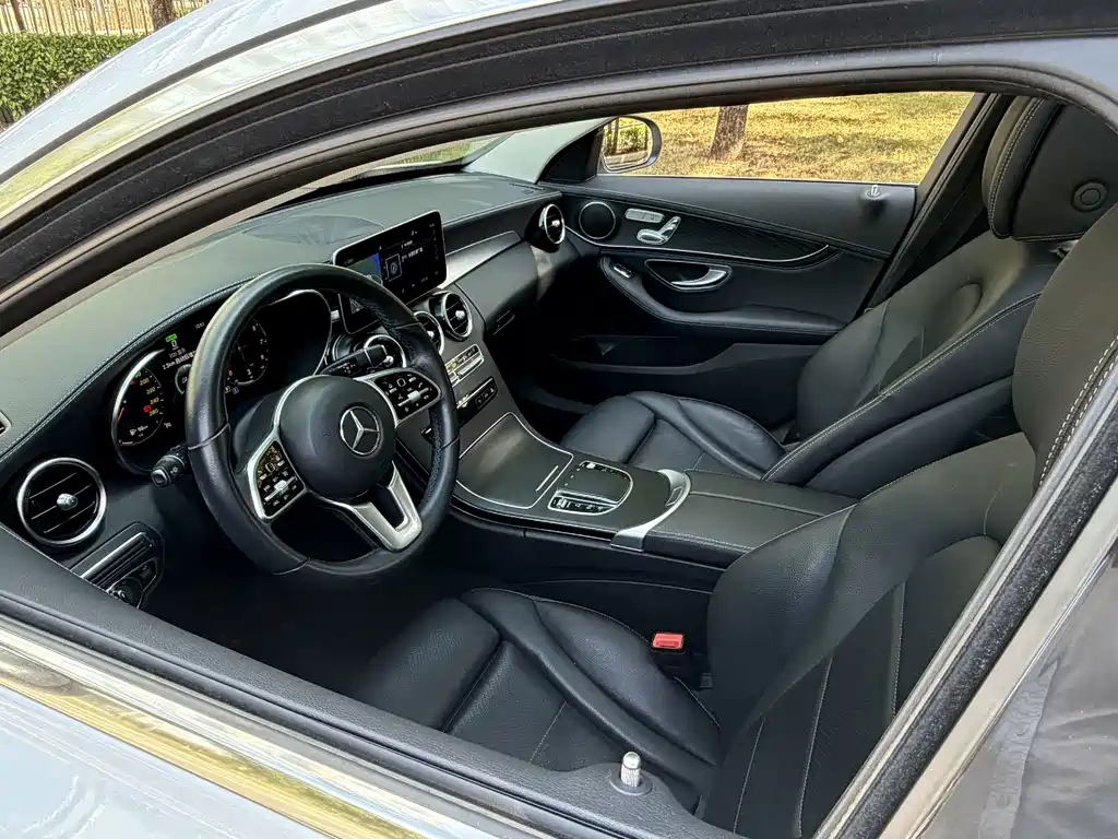 Mercedes-Benz C-Class — миниатюра 13