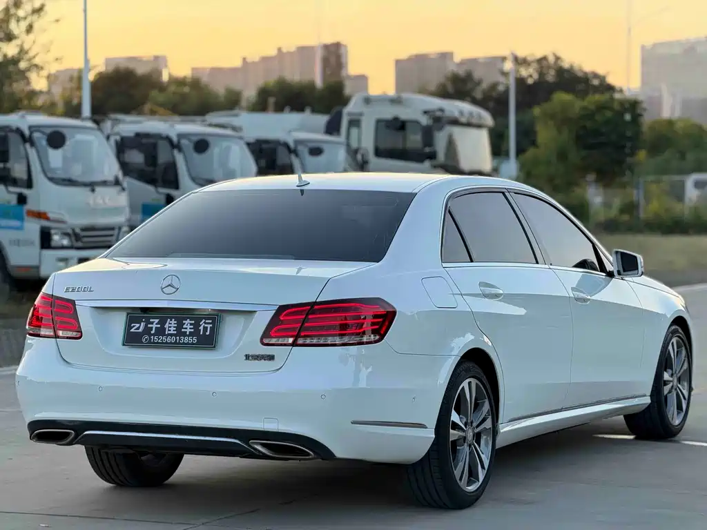 Mercedes-Benz E-Class — миниатюра 6