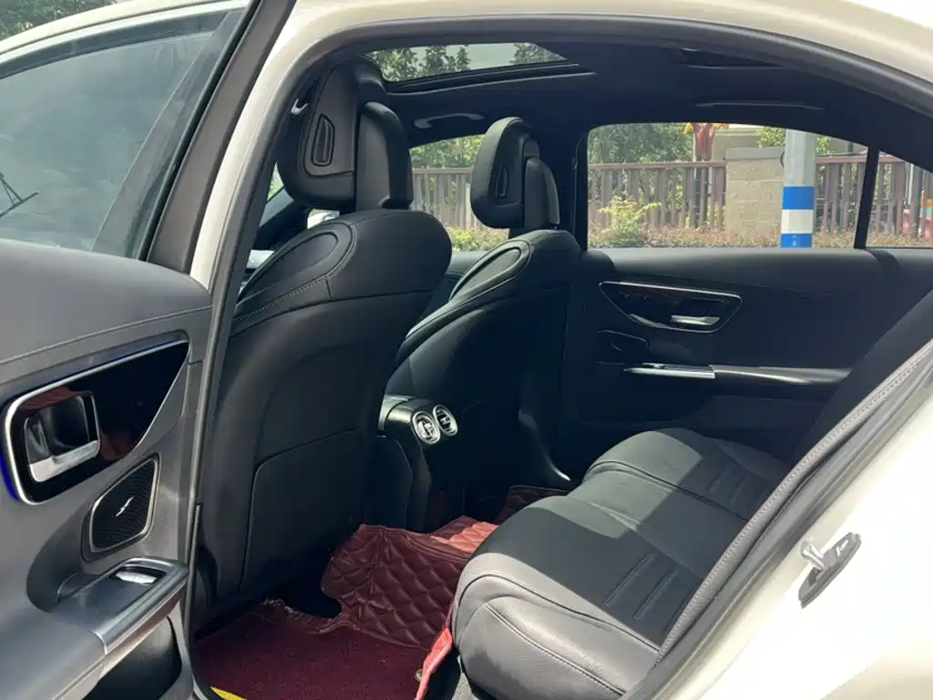 Mercedes-Benz C-Class — миниатюра 16