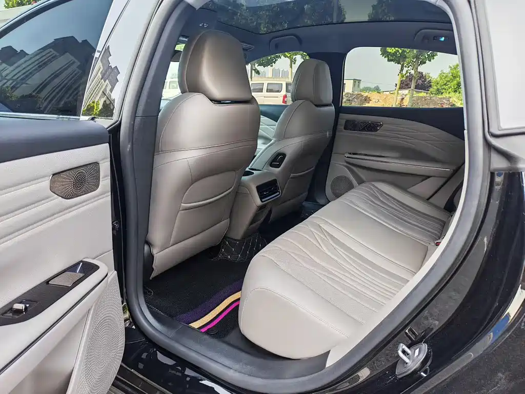 Geely Galaxy Galaxy 8 8 2025 130km EM-i Premium
