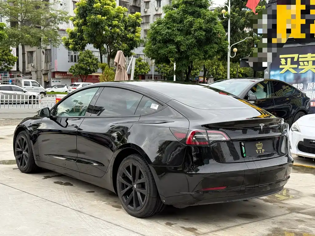 Tesla Model 3 — миниатюра 4