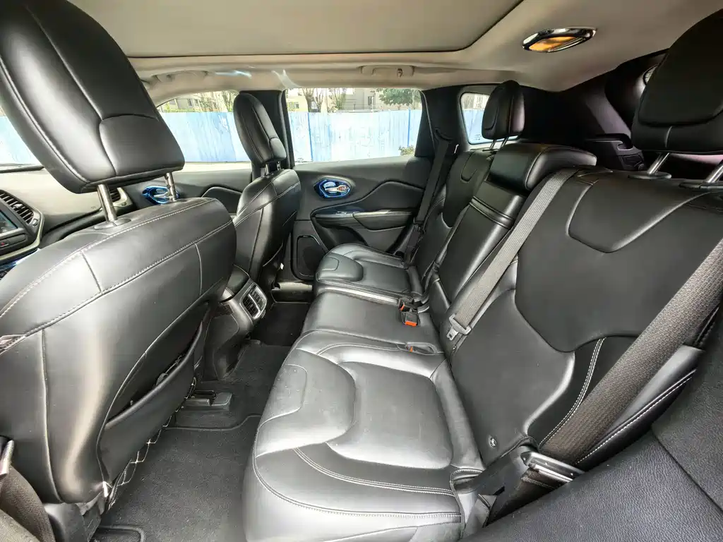 Jeep Cherokee — миниатюра 5