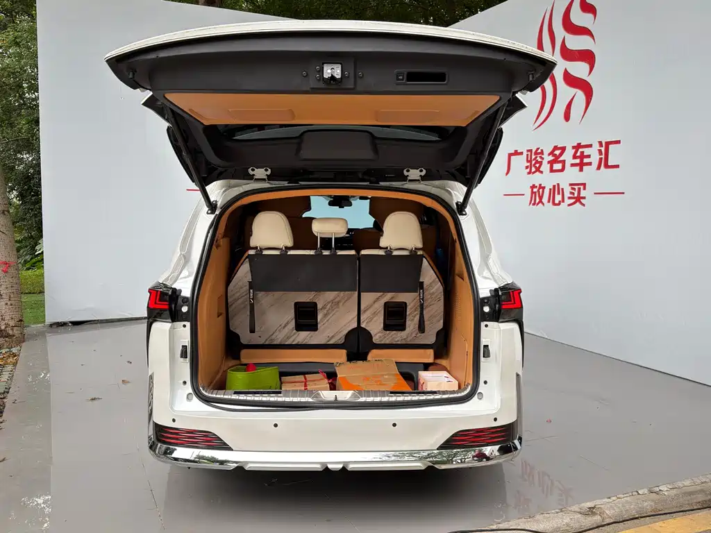 Toyota Granvia — миниатюра 19