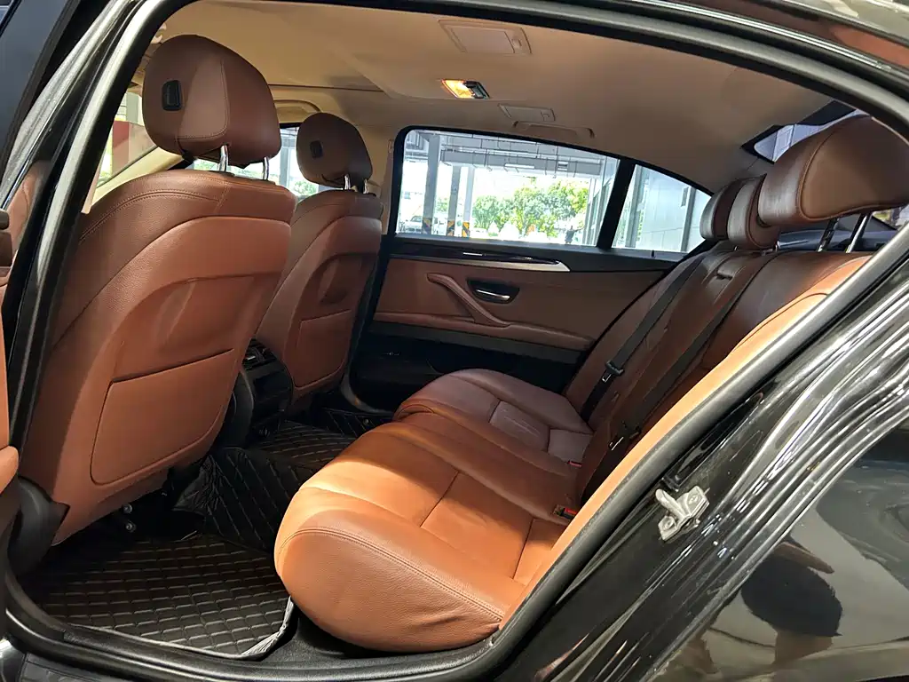 BMW 5 Series — миниатюра 14