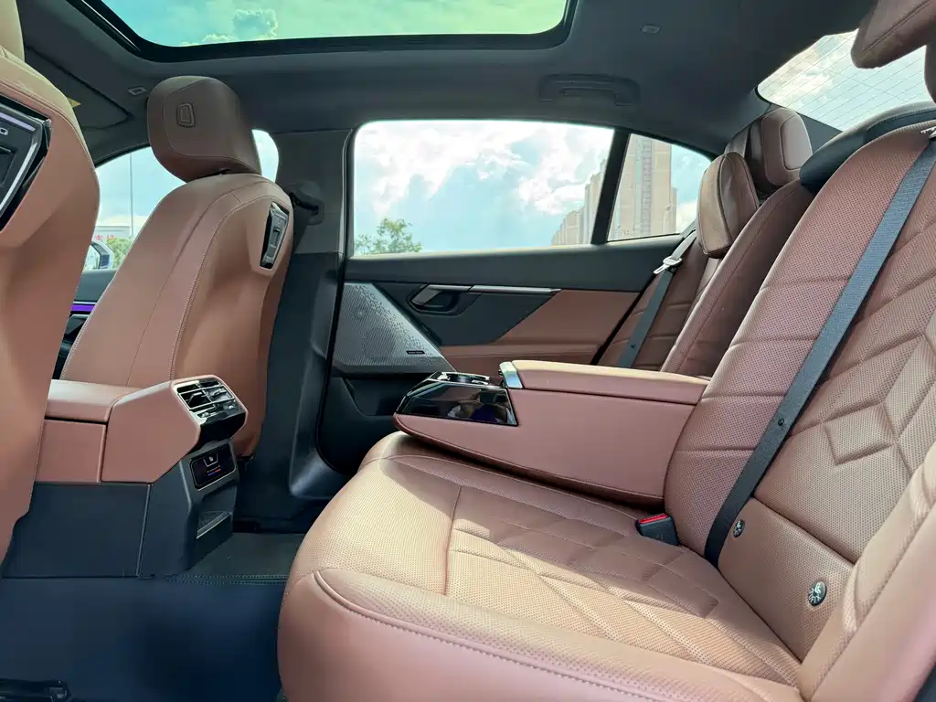 BMW 5 Series — миниатюра 21