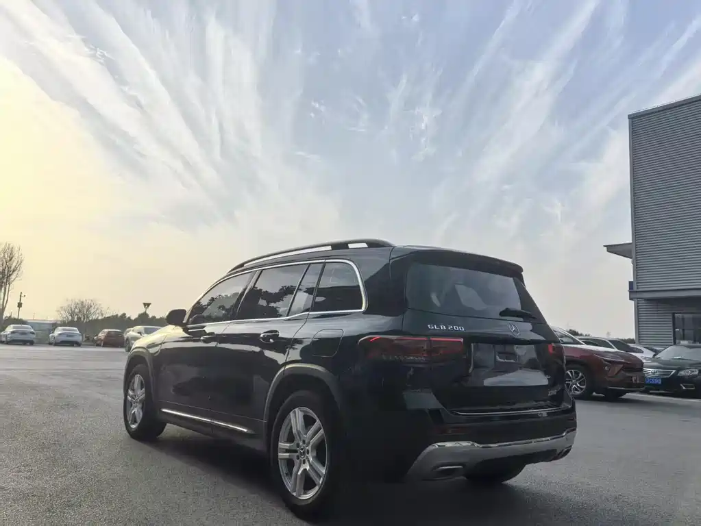 MERCEDES-BENZ GLB