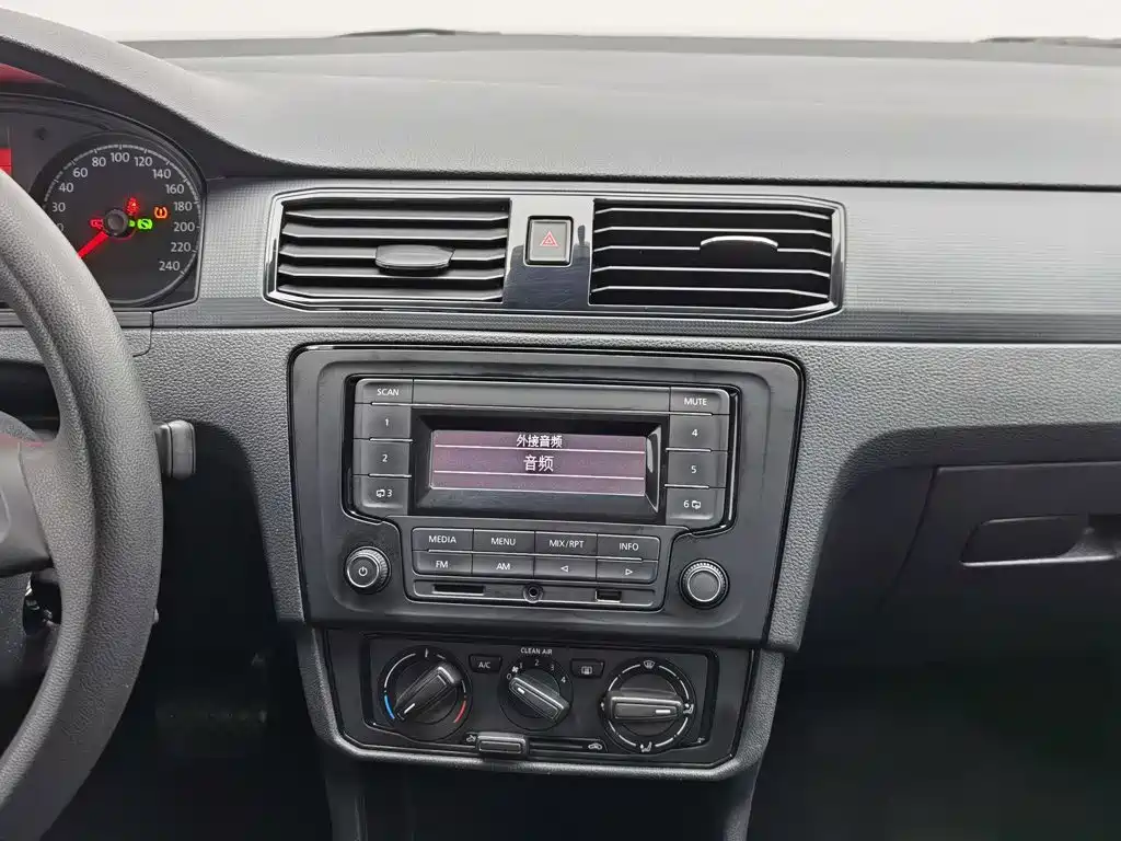 Volkswagen Santana — миниатюра 12