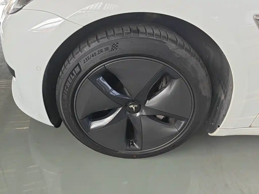 Tesla Model 3 — миниатюра 23