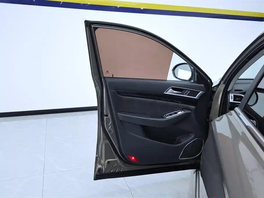 Changfeng CS10 2015 2.0T MT
