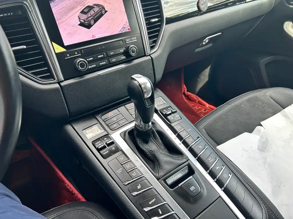 Porsche Macan — миниатюра 12