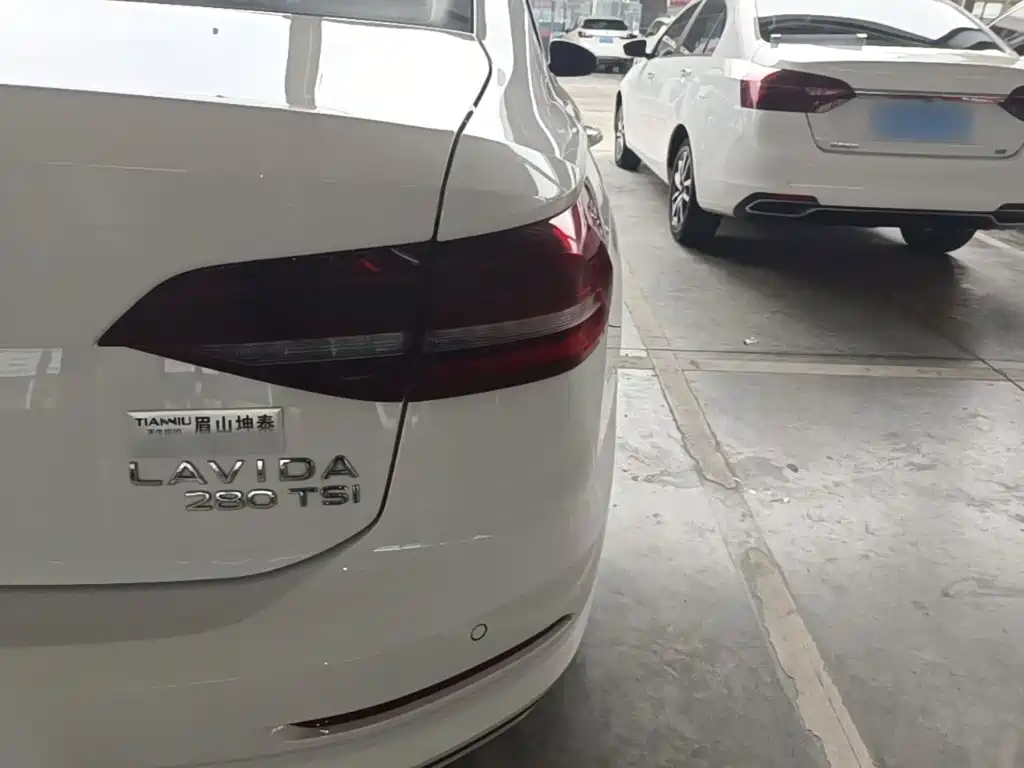 Volkswagen Lavida — миниатюра 8