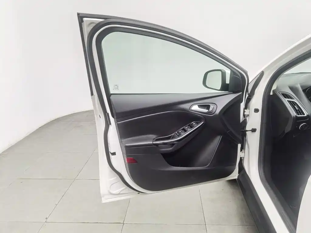 Ford Focus — миниатюра 8