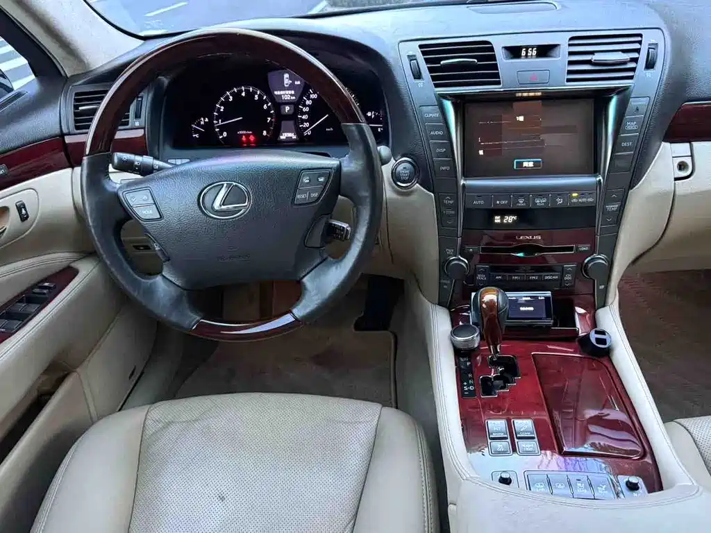 Lexus LS 2006 460L