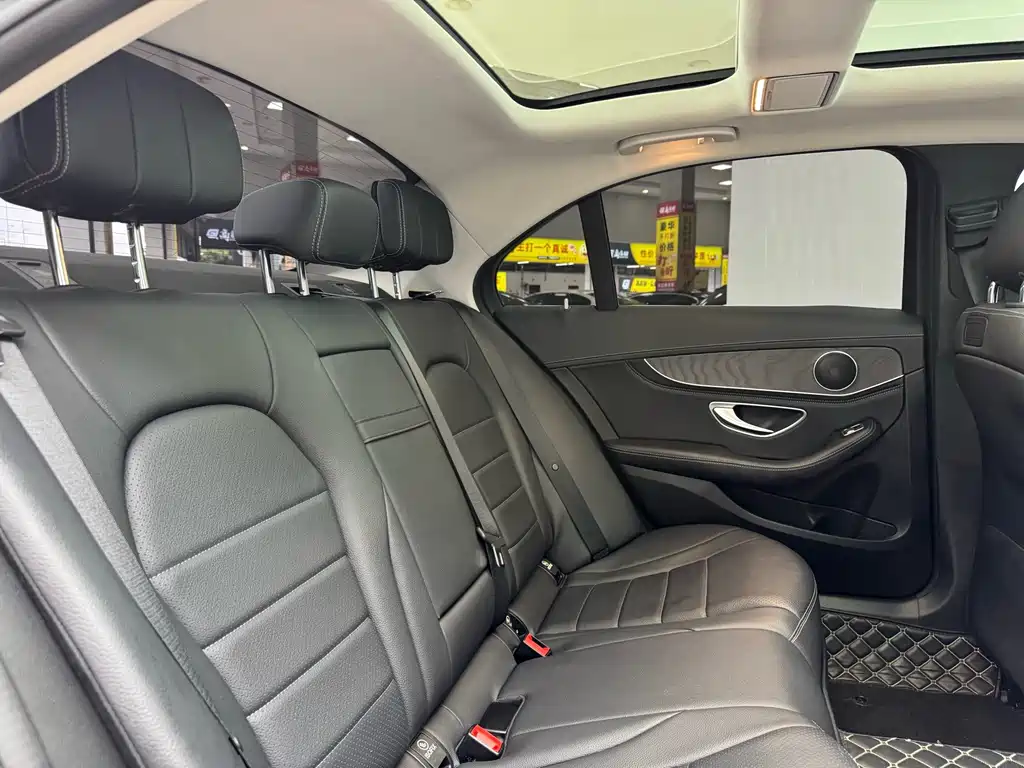 Mercedes-Benz C-Class — миниатюра 12