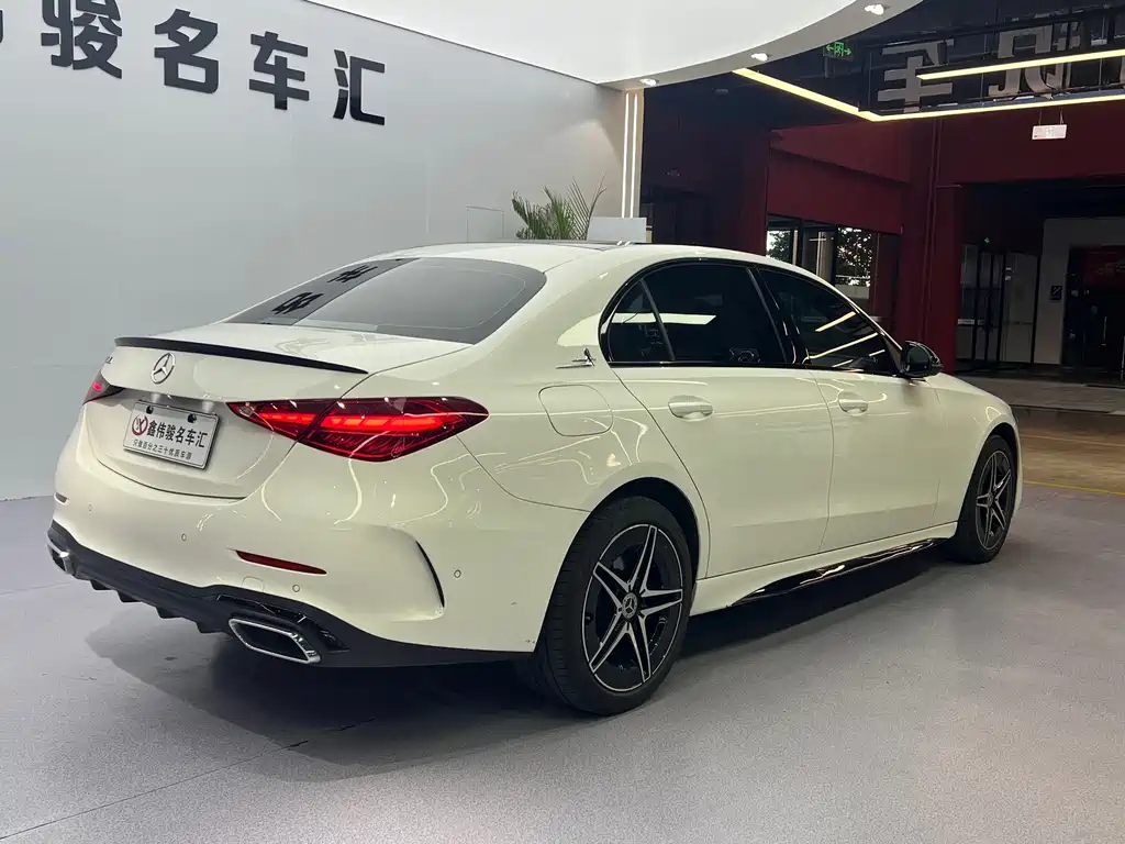Mercedes-Benz C-Class — миниатюра 16