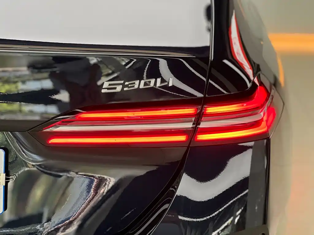BMW 5 Series — миниатюра 18