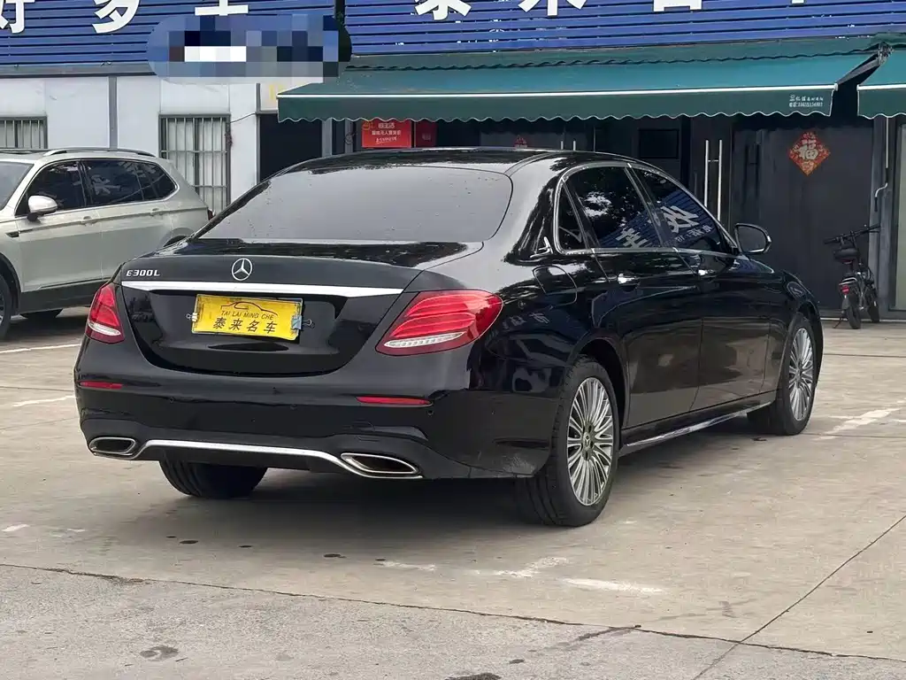 Mercedes-Benz E-Class — миниатюра 8