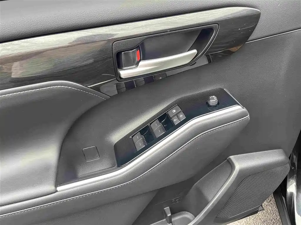 Toyota Crown Kluger — миниатюра 11