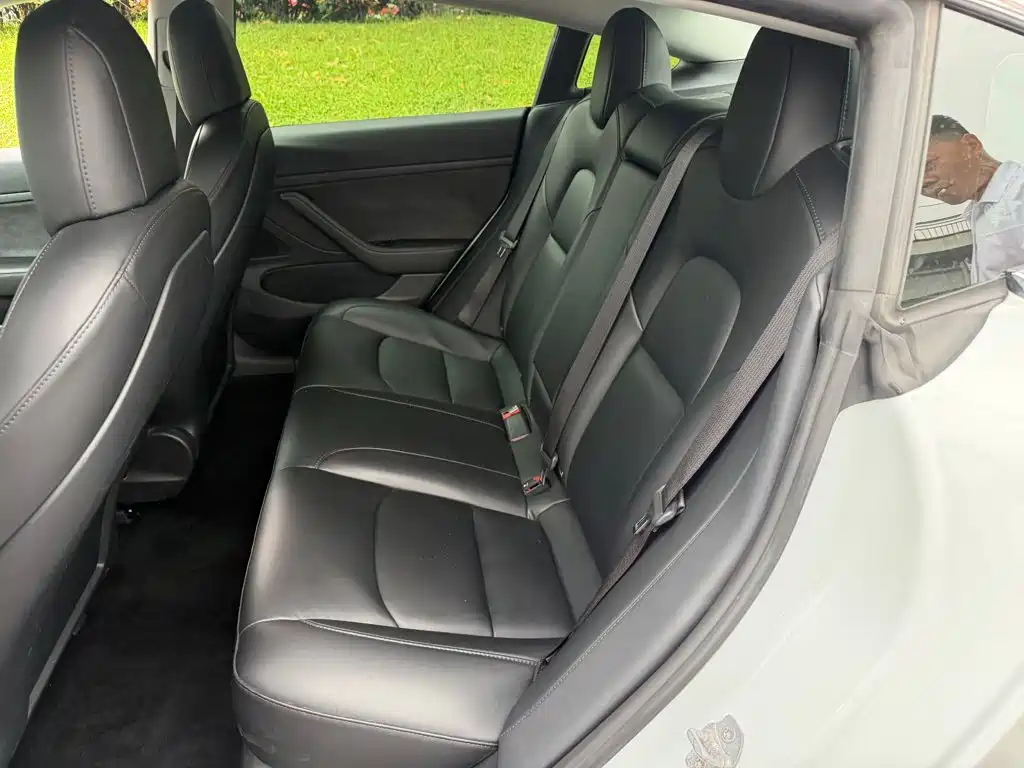 Tesla Model 3 — миниатюра 12