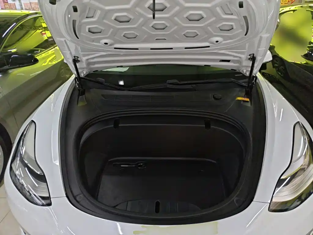 Tesla Model 3 — миниатюра 20