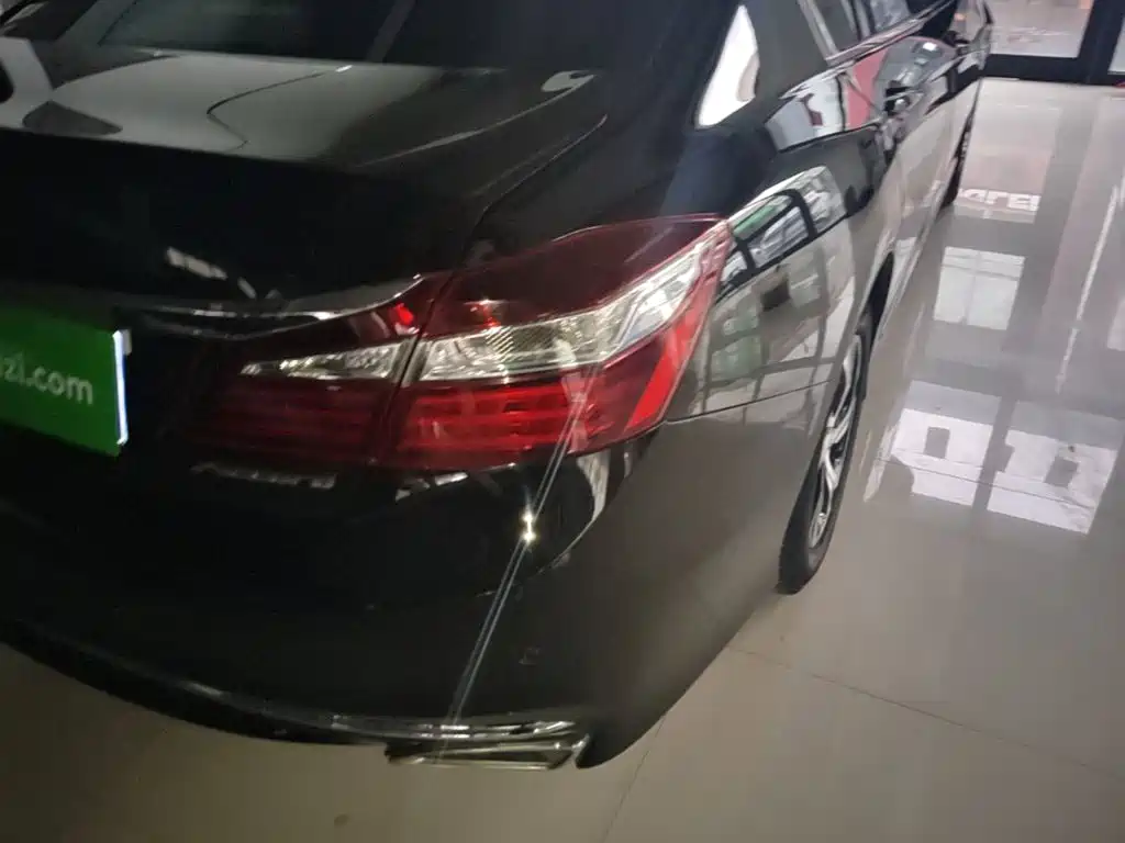 Honda Accord — миниатюра 8